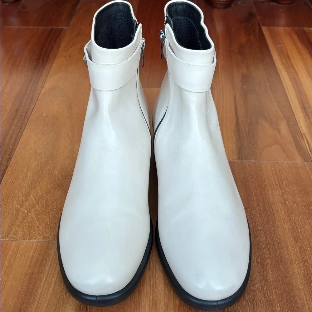 NWOT Ecco leather boots